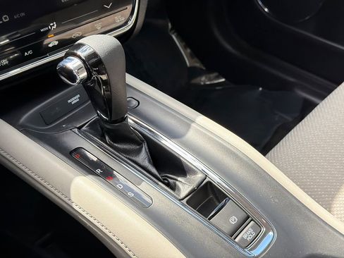 Used 2017 Honda HR-V EX image 28