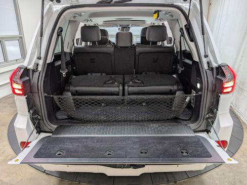 Used 2018 Lexus LX 570 4WD w/ Luxury Package image 25