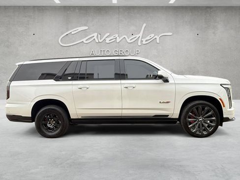 Certified 2025 Cadillac Escalade ESV V AWD/4WD image 18