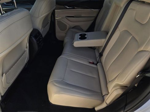 Used 2024 Jeep Grand Cherokee Limited image 17