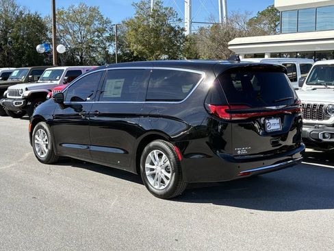 New 2026 Chrysler Pacifica Select FWD image 7