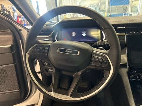 Used 2023 Jeep Grand Cherokee Limited w/ Luxury Tech Group II AWD/4WD image 15