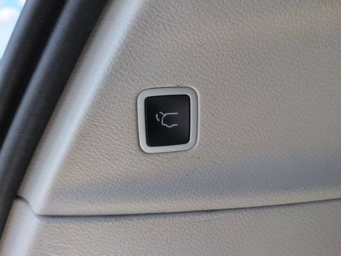 Used 2024 Chrysler Pacifica Limited FWD image 11