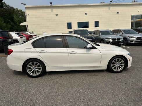 Used 2018 BMW 320i xDrive Sedan w/ Convenience Package AWD/4WD image 2