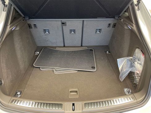 Used 2025 Porsche Macan image 8