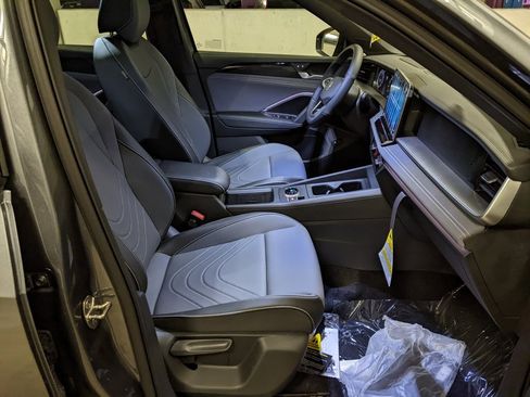 New 2025 Volkswagen Tiguan SE R-Line image 22