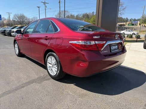 Used 2017 Toyota Camry LE image 5