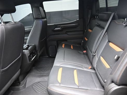 Used 2023 GMC Sierra 1500 AT4 w/ Technology Package AWD/4WD image 22