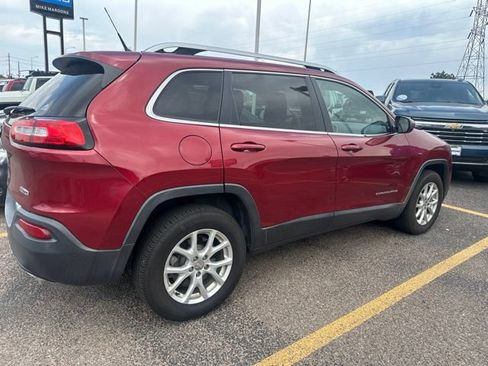 Used 2015 Jeep Cherokee Latitude w/ Cold Weather Group AWD/4WD image 4