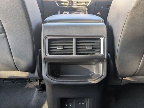 Used 2025 Volkswagen Atlas Cross Sport SE image 27