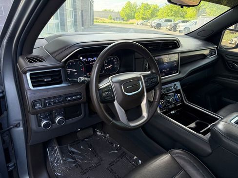Used 2021 GMC Yukon XL Denali w/ Denali Premium Package AWD/4WD image 23