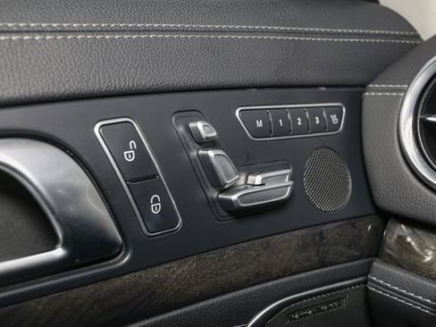 Used 2013 Mercedes-Benz SL 550 image 32