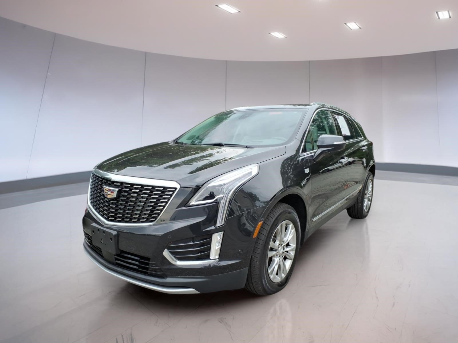 Used 2020 Cadillac XT5 Premium Luxury AWD/4WD image 2