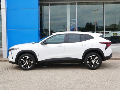 Certified 2024 Chevrolet Trax RS w/ Driver Confidence Package FWD image 5
