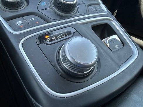 Used 2015 Chrysler 200 Limited FWD image 25