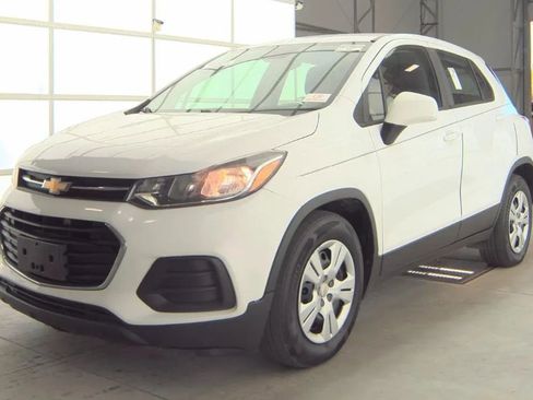 Used 2017 Chevrolet Trax LS FWD image 1