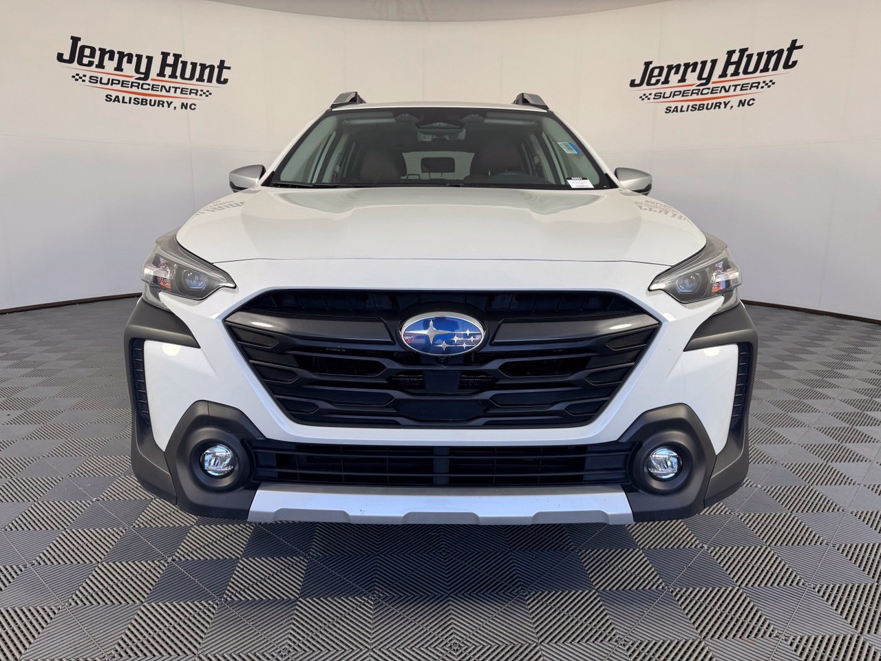 Used 2023 Subaru Outback Touring XT w/ Tech Package 2 AWD/4WD image 5