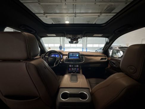 Used 2023 Chevrolet Suburban High Country image 21