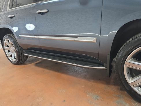 Used 2020 Cadillac Escalade Luxury image 9