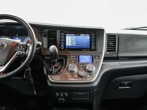 Certified 2020 Toyota Sienna SE image 14