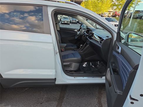 Certified 2025 Volkswagen Taos SEL image 27