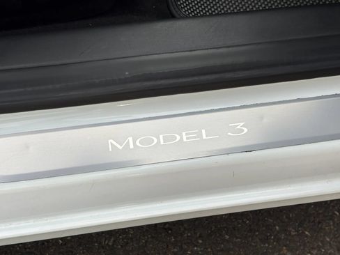 Used 2018 Tesla Model 3 Long Range RWD image 29