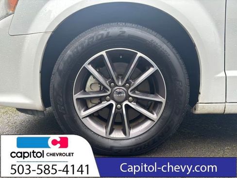 Used 2017 Dodge Grand Caravan SXT image 22