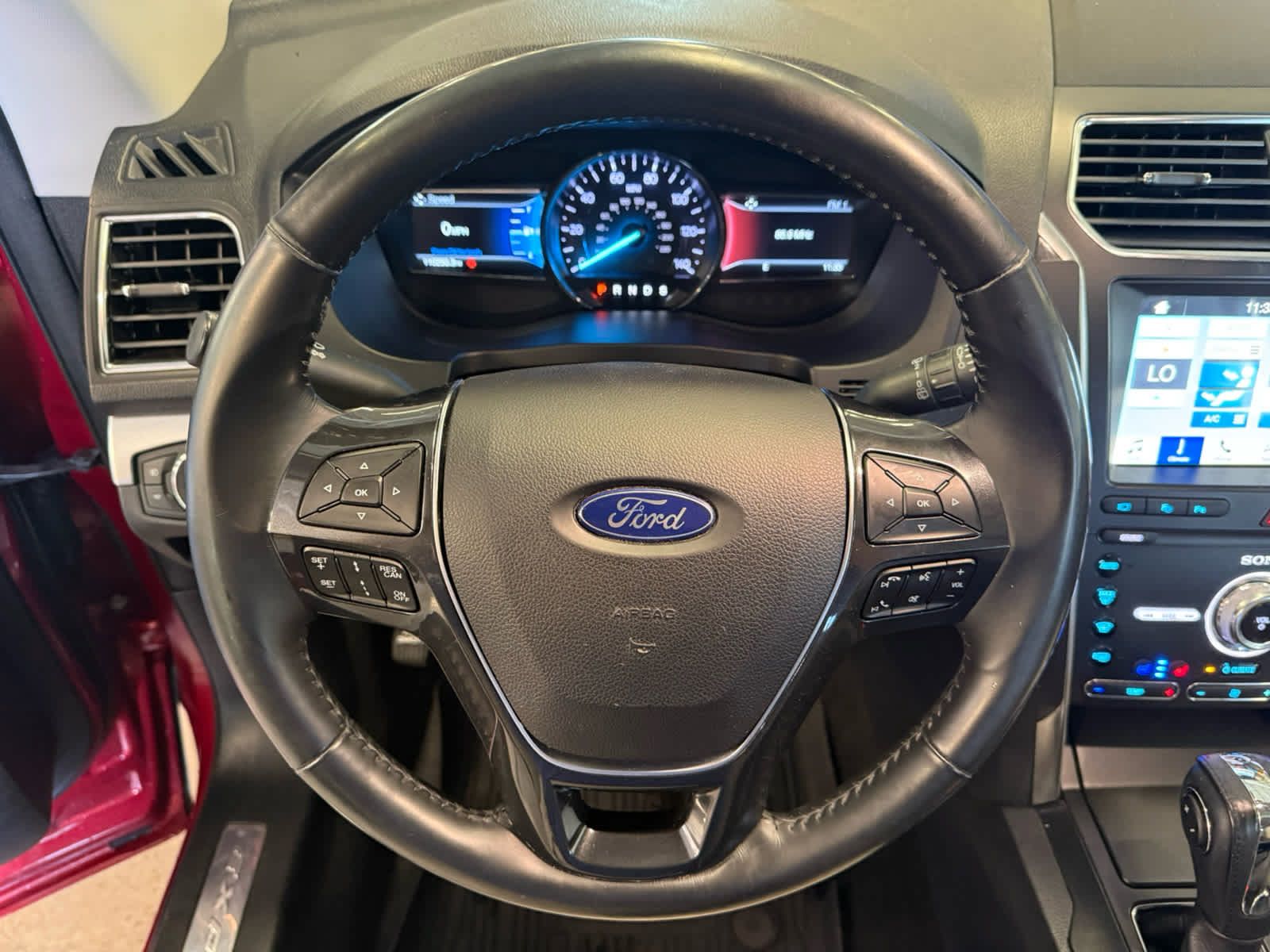 Used 2019 Ford Explorer Limited w/ Limited Luxury Package AWD/4WD image 2