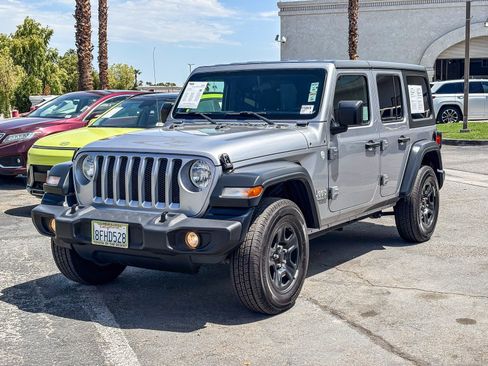 Used 2018 Jeep Wrangler Unlimited Sport AWD/4WD image 3