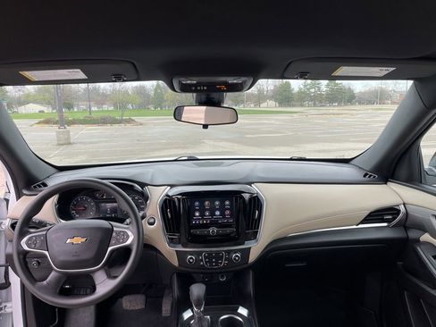 Used 2022 Chevrolet Traverse LS image 13