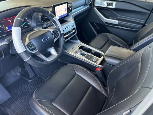 Used 2024 Ford Explorer XLT w/ Equipment Group 202A image 9