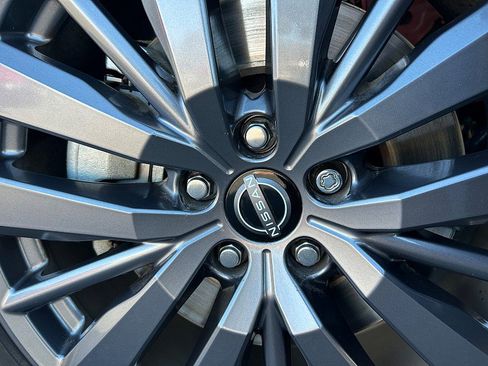 Used 2023 Nissan Pathfinder SL w/ SL Premium Package image 18