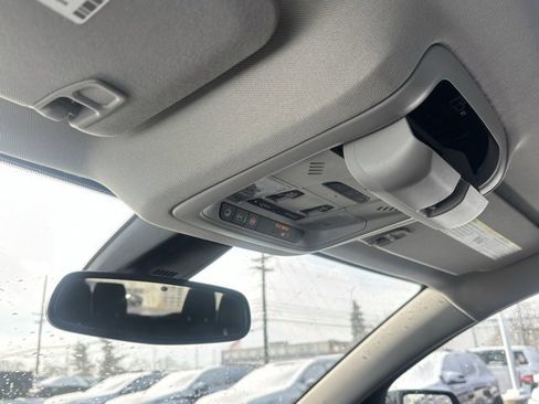 Used 2023 GMC Acadia SLT w/ Technology Package image 28