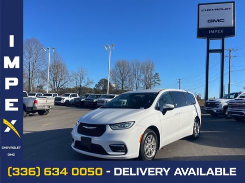 Used 2023 Chrysler Pacifica Touring-L image 1