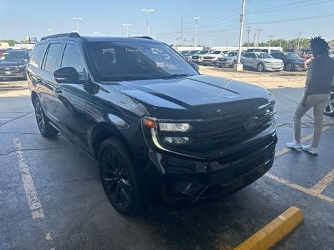 Used 2025 Ford Expedition Platinum w/ Stealth Appearance Package AWD/4WD image 5