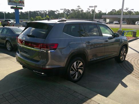 Used 2024 Volkswagen Atlas SE image 4