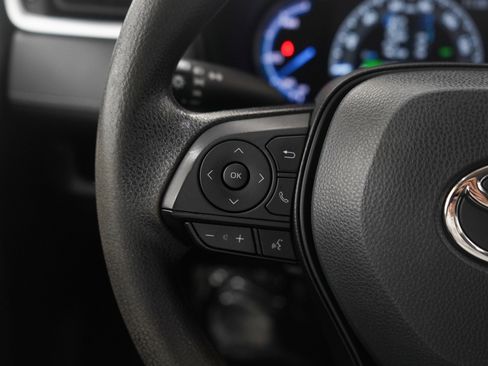 Used 2023 Toyota RAV4 LE image 18