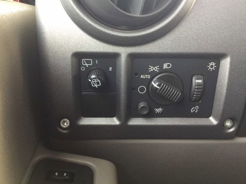 Used 2003 HUMMER H2 w/ Preferred Equipment Group image 37