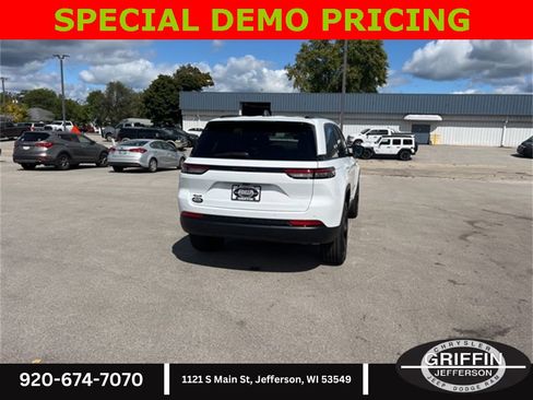 New 2025 Jeep Grand Cherokee Altitude image 10