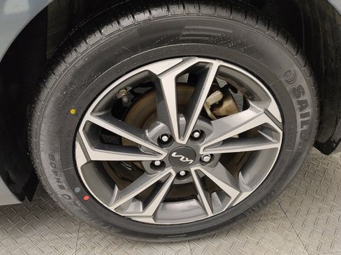 Used 2024 Kia Forte LXS FWD image 31