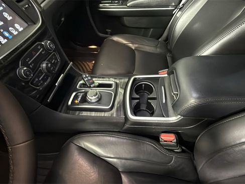 Used 2022 Chrysler 300 Touring L image 24