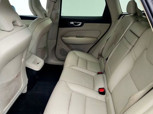 Used 2019 Volvo XC60 T5 Momentum w/ Premium Package image 20