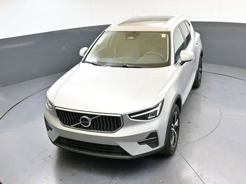 Certified 2025 Volvo XC40 B5 Core image 44
