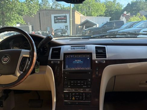 Used 2007 Cadillac Escalade AWD w/ Information Package image 18