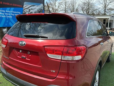 Used 2017 Kia Sorento LX image 8