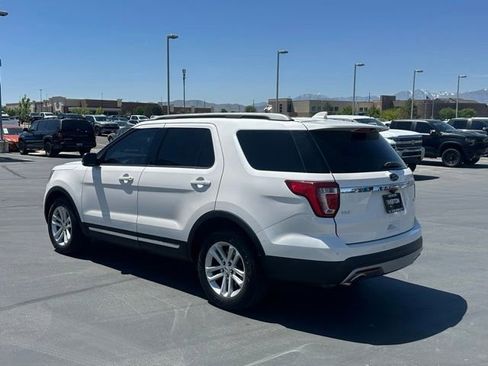 Used 2017 Ford Explorer XLT w/ Equipment Group 202A FWD image 21