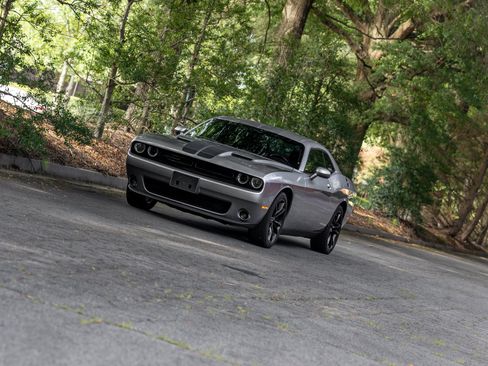 Used 2017 Dodge Challenger SXT Plus RWD image 43
