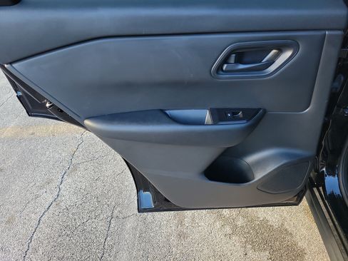 Used 2024 Nissan Rogue S FWD image 16