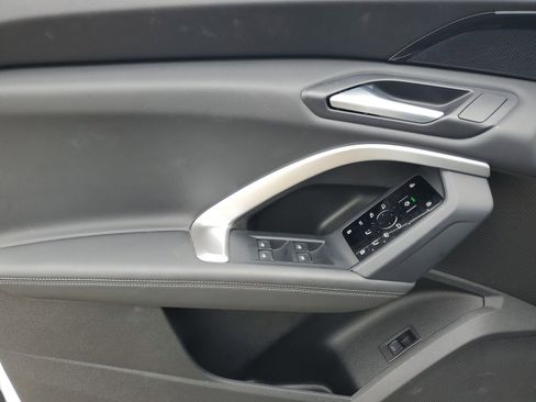 Used 2025 Audi Q5 Premium w/ Convenience Package image 20