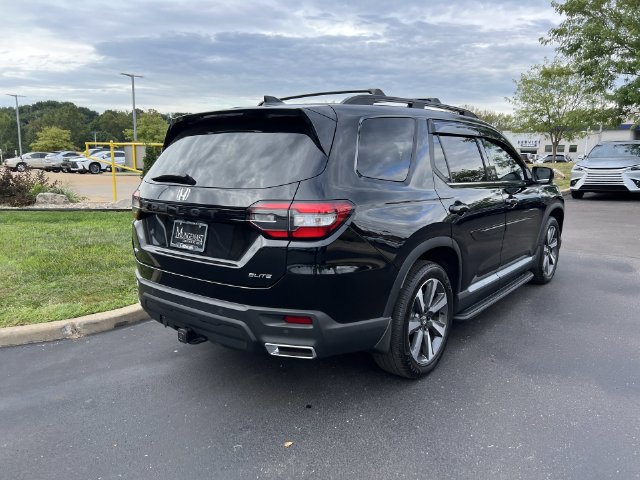 Used 2025 Honda Pilot Elite image 3